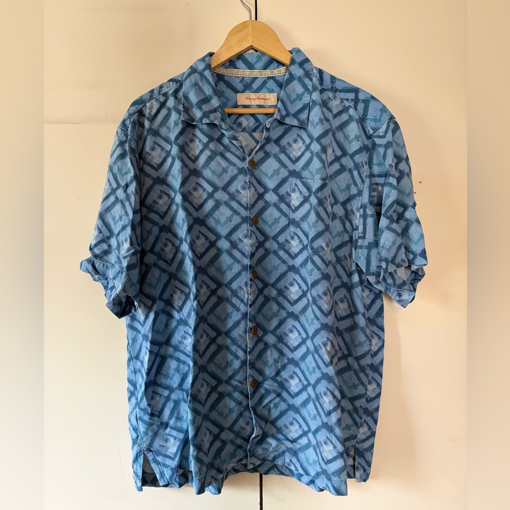Men’s Tommy Bahama Hawaiian Shirt - SIZE XL